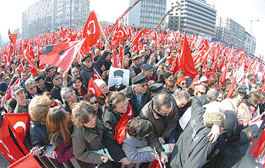 Turkish demo in front of Azerbaijan consulate protesting Peres visit
