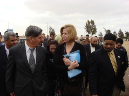 ’Mother of Peace’ Sheehan Takes Part in MB Relatives’ Vigil 