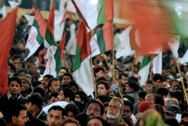 Islamic Group in Pakistan Boycotts Elections, Opposition Sweeps