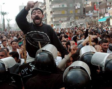 Mahalla Laborers Protest Against Neglected Wage Requests