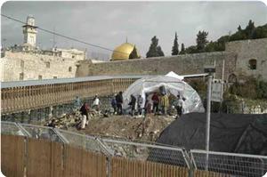 Astal calls for supporting resistance to stop judaization schemes in Jerusalem