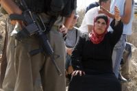 IOA confiscates Palestinian land in downtown Al-Khalil