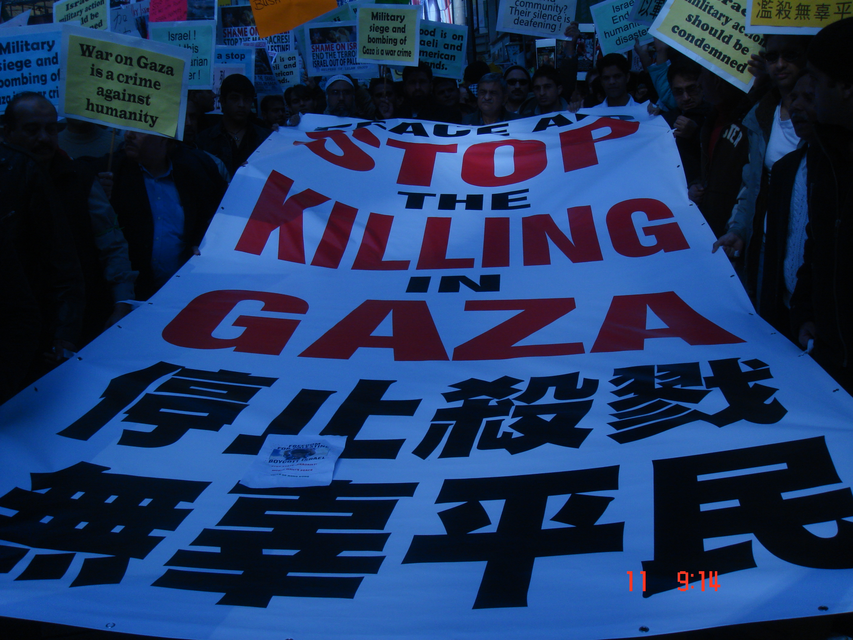 Thousands rally in London in solidarity with Gaza