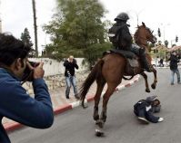 Israeli policemen ransack Aqsa Mosque's zakat savings.