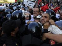 Egyptians denounce security forces' assault on activists opposing inheritance of power