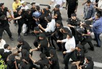 5 MB members arrested while hanging posters calling for reform