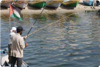 IOF soldiers detain four Palestinian fishermen at sea