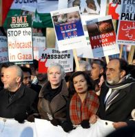 Lifeline Convoy Faces Violent Clashes on Way to Gaza