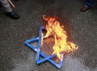 Jewish student burns Israeli flag