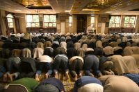 Demands to prosecute thugs involved in anti-Muslim assaults in London